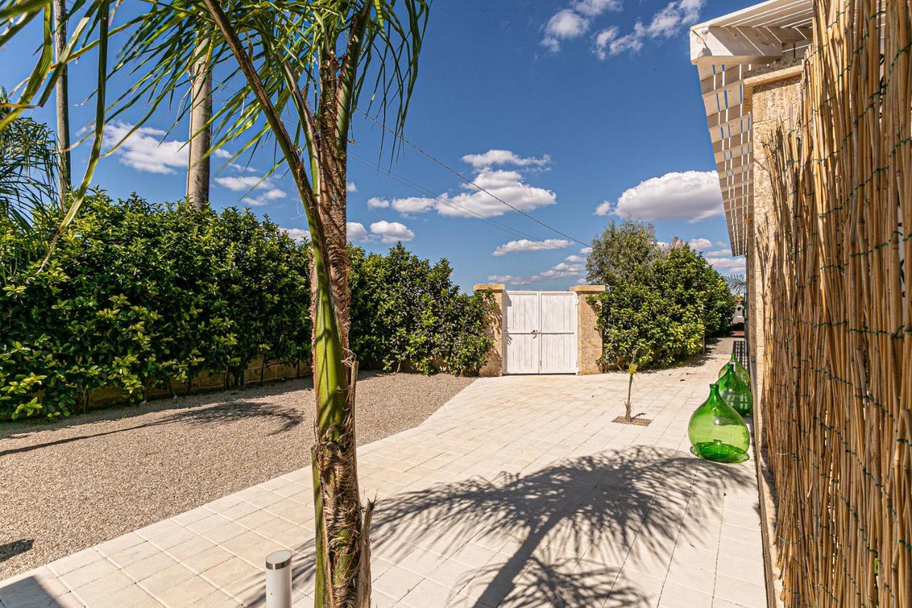 Resort Almaredamarra Con Piscina E Idromassaggio Sul Mare Torre San Giovanni Ugento Exteriör bild