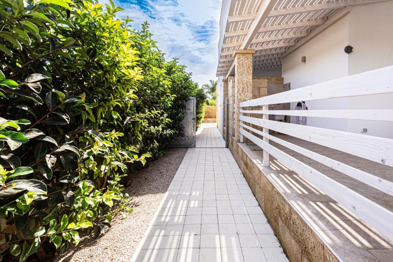 Resort Almaredamarra Con Piscina E Idromassaggio Sul Mare Torre San Giovanni Ugento Exteriör bild